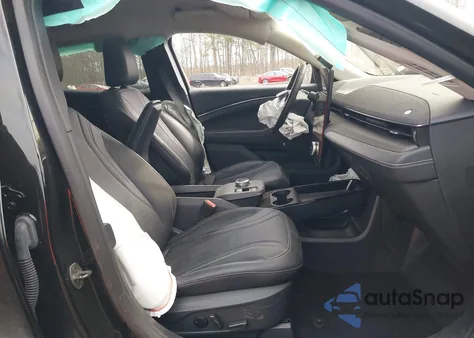 2024 Ford Mustang Mach-E Premium z USA, uszkodzony, nr VIN 3FMTK3SU3RMA14408